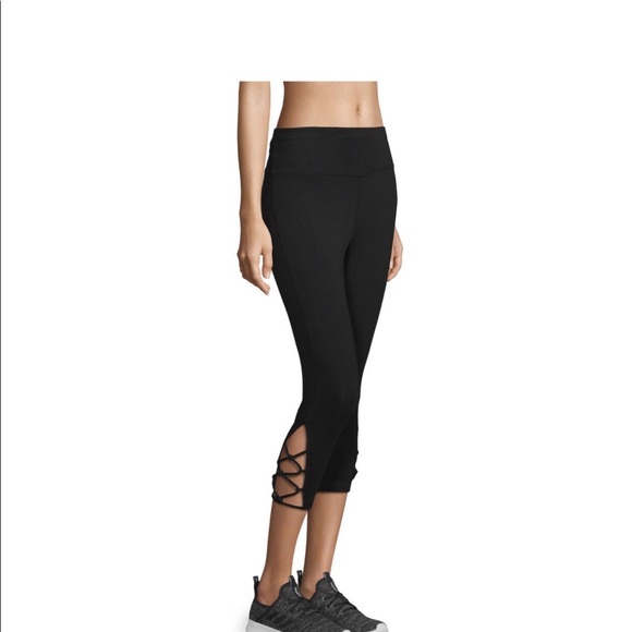 NWT- XERSION PLUS WORKOUT CAPRIS - Picture 4 of 6